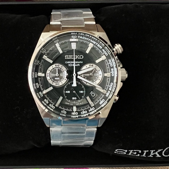 Brand new never worn Seiko chronograph watch with green face
